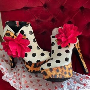 Womens size 10 show stopper platform 6” booties